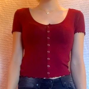 Super flattering maroon shirt
